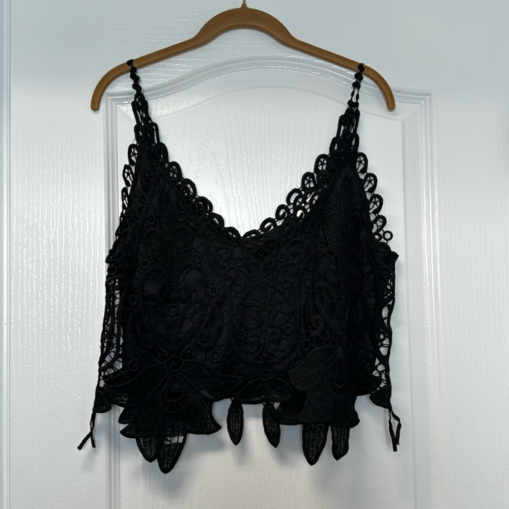 New without tags Black lace Cami - cropped
